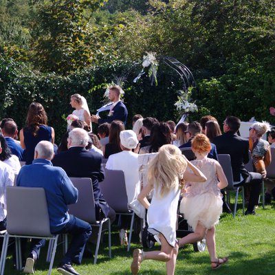 Cérémonie laïque dans les jardins à  Villa Blanche