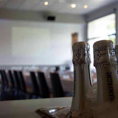 champagne pour un déjeuner à Villa Blanche