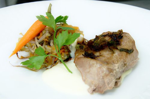 Filet mignon de porc en croûte d'algues, sauce iodée GLBC avec Jérôme Kerviel à Villa Blanche.jpg