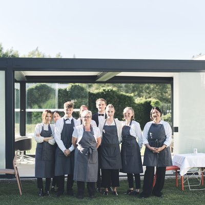 Photo d'équipe dans les jardins