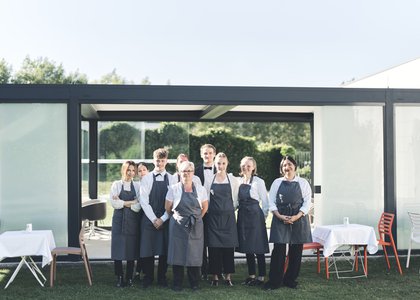 Photo d'équipe dans les jardins