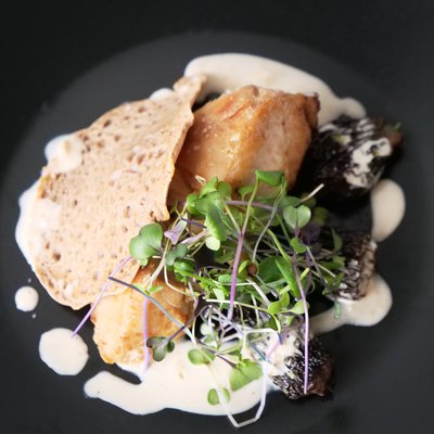 Ris de veau poêlé, galette et crème de sarrasin, morilles