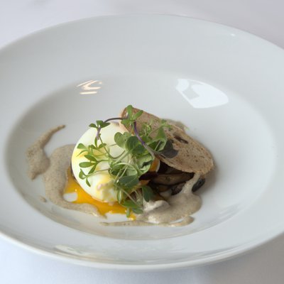 T23T1 - Oeuf mollet, crème forestière, champignons sautés, tuiles de pain