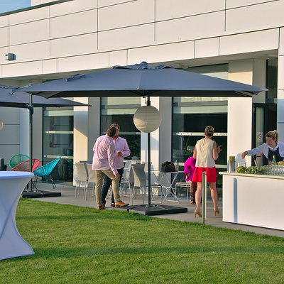 Apéritif en extérieur dans le jardin à Villa Blanche Dunkerque