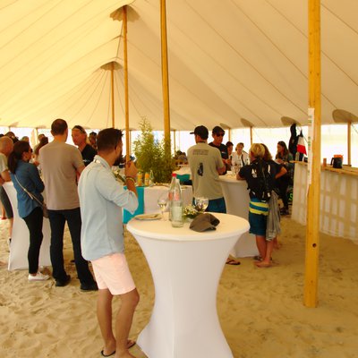 Buffet froid sous chapiteau à Malo-Les-Bains