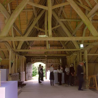 La Ferme des Oiseaux à Frévent, vin d'honneur sous la grange