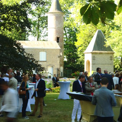 Vin d'honneur en extérieur, mariage au château