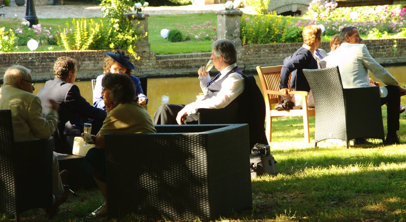 Vin d&#x27;honneur en extérieur, mariage au château